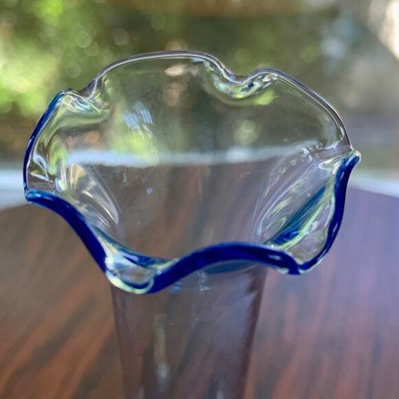 Vintage Light Blue Glass Bud Vase with Scalloped Edge – Delicate & Elegant - Picture 3 of 10